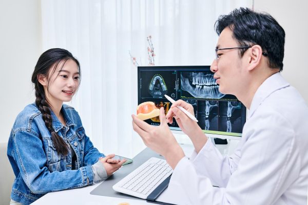 Địa Chỉ Bọc Răng Sứ Đẹp Tại Quận 8, TP.HCM 4 Bác sĩ tư vấn cho khách hàng - Địa chỉ bọc răng sứ đẹp Quận 8 TPHCM