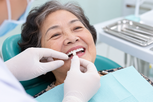 Thử răng sứ tại phòng nha khoa - Bọc răng sứ có hại không 