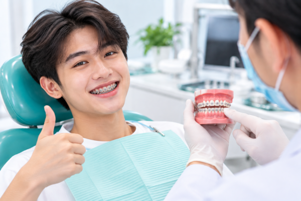 Tư vấn niềng răng cho bạn khách thân thiện tại nha khoa An An Dental Care